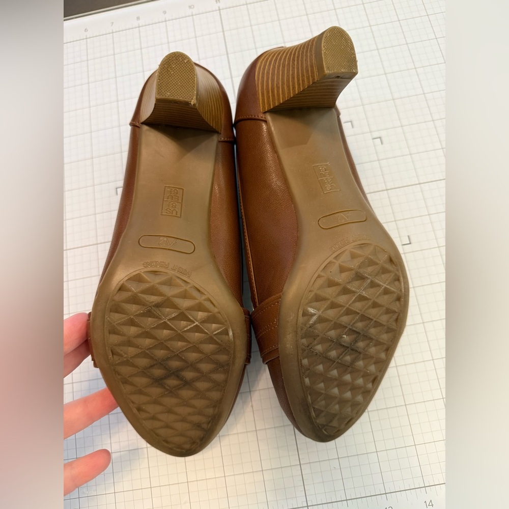 AEROSOLES Brown Leather Loafer Heels with Gold Buckle - Picture 4 of 10